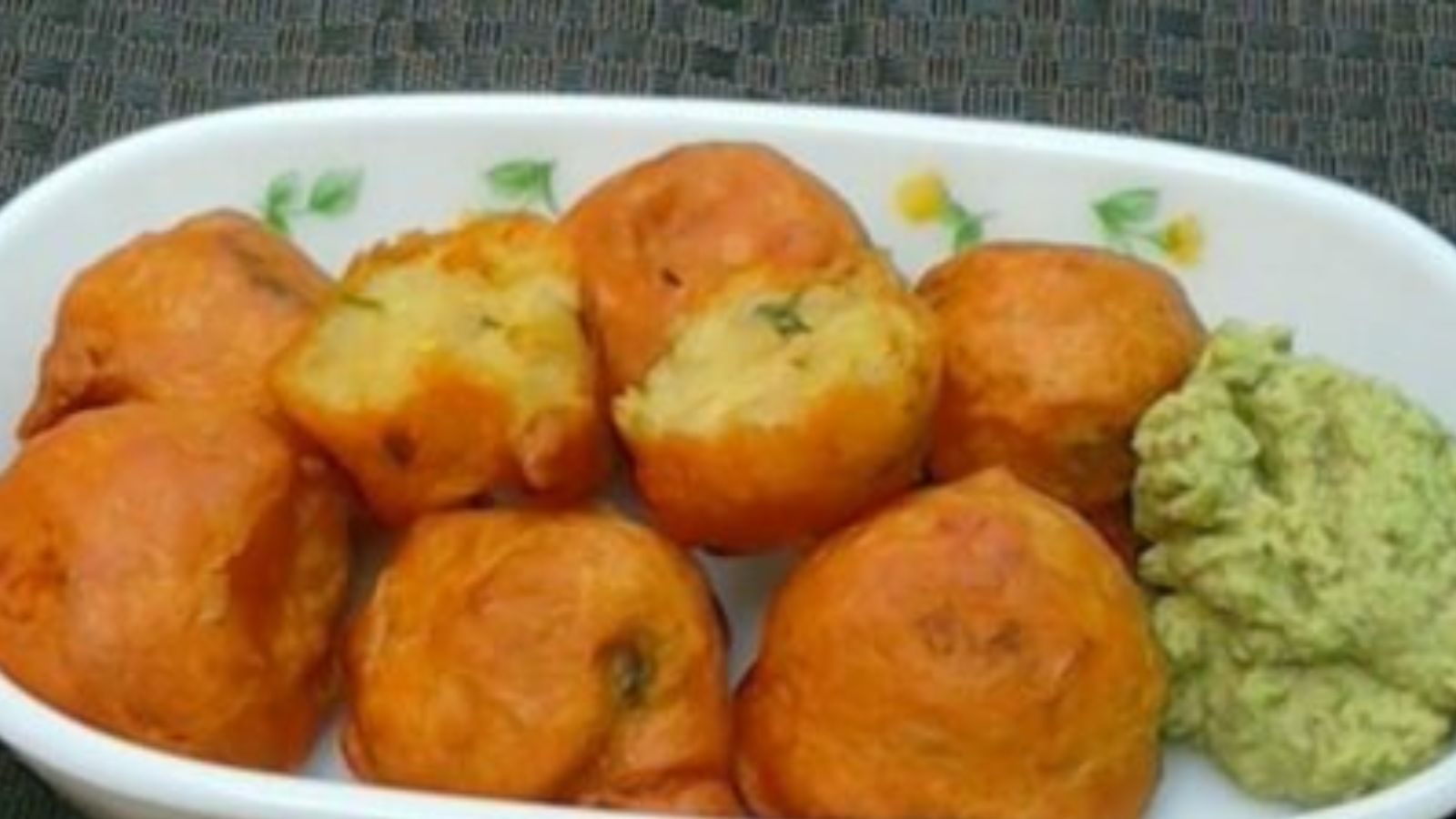 மாலையில் பட்டாணி சேர்த்து போண்டா சுட்டு பாருங்கள்.. இதைவிட பெஸ்ட் டீ டைம் ஸ்நாக்ஸ் கிடைக்காது..!