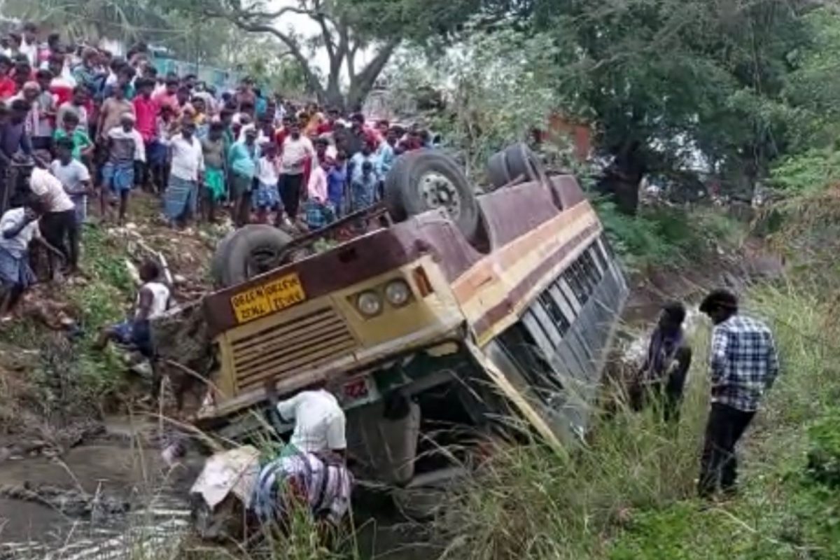 ஓடும் பேருந்தில் டிரைவருக்கு வலிப்பு... பயணிகளுக்கு நேர்ந்த சோகம்!