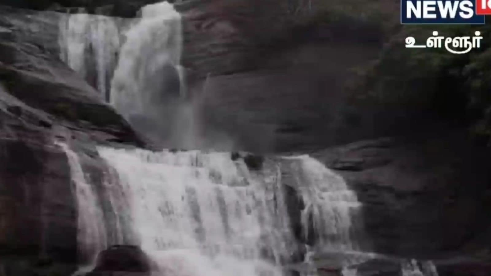 தென்காசி | குற்றாலத்தில் வெள்ளப்பெருக்கு சுற்றுலா பயணிகள் குளிக்கத் தடை