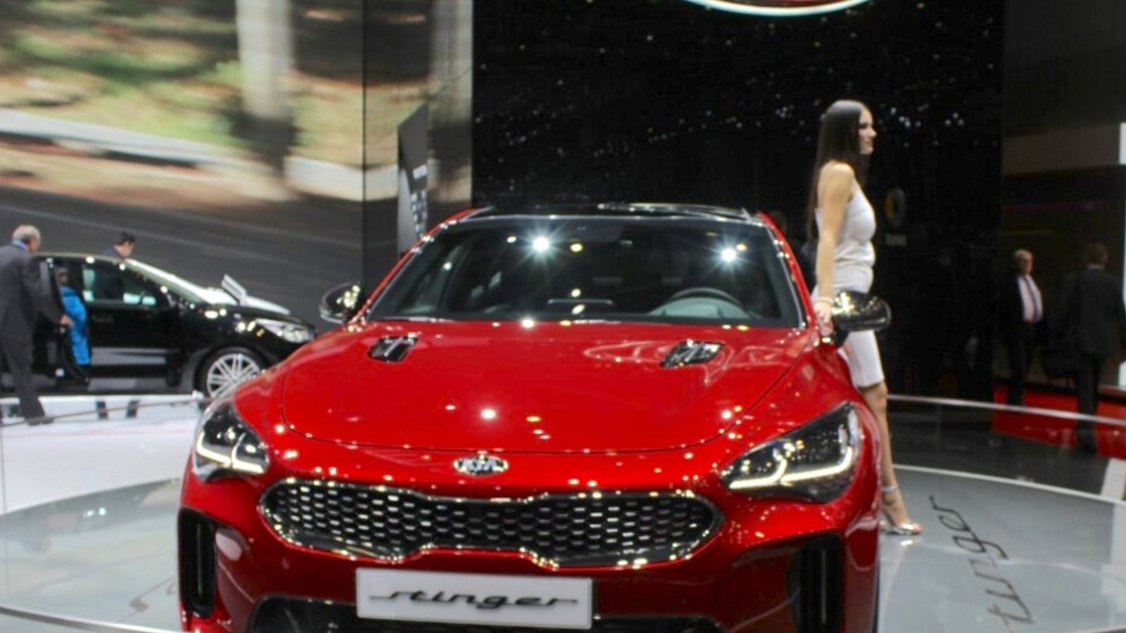 நச்சுனு 10 மாடல் கார்கள்.. ஆட்டோ எக்ஸ்போவில் அசரடிக்க காத்திருக்கும் கியா மோட்டார்ஸ்!