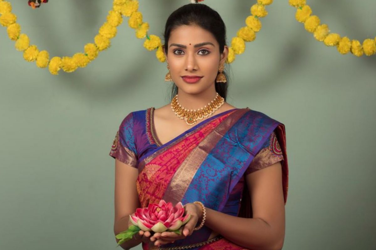 இந்த பொங்கலுக்கு இந்த மாதிரி மேக்கப் போடுங்க.. ட்ரெண்டி லுக் போட்டோஸ்!