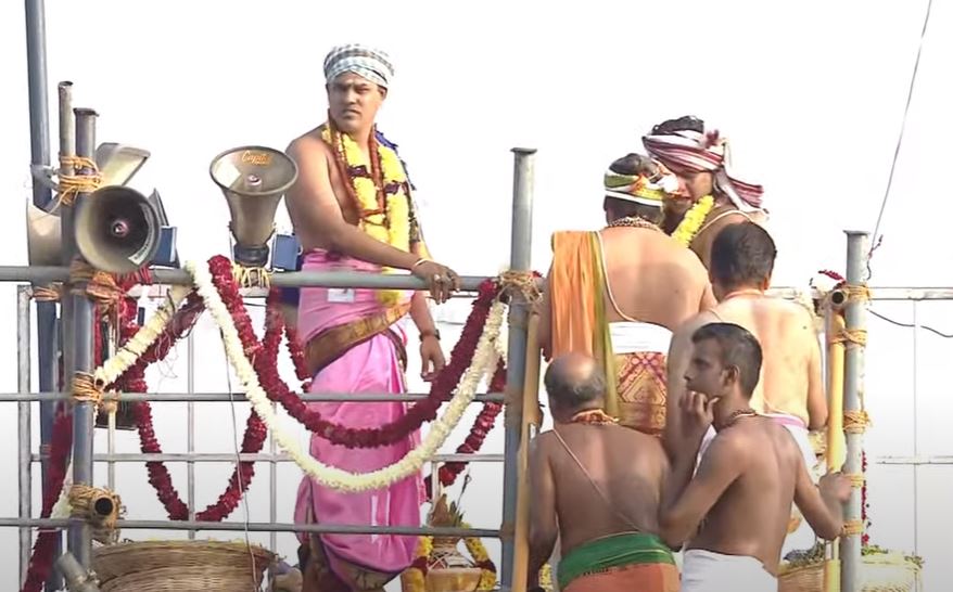 தமிழ்க்கடவுள் முருகனின் அறுபடை வீடுகளில் மூன்றாம் படை வீடான பழனி தண்டாயுதபாணி கோயிலுக்கு திருக்குட நன்னீராட்டு பெருவிழா வெகு விமரிசையாக நடைபெற்றது