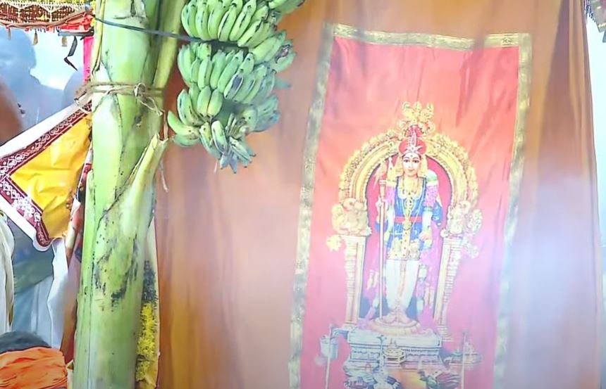  காலை 8 மணிக்கு மேல் நூற்றுக்கும் மேற்பட்ட சிவாச்சாரியார்கள், ஓதுவார்கள் திருமுறை, திருப்புகழ் பாட ராஜகோபுரம், தங்க விமானம் ஆகியவற்றிற்கு புனித நதிகளில் இருந்து சேகரிக்கப்பட்டு அர்ச்சிக்கப்பட்ட நன்னீர் ஊற்றப்பட்டது