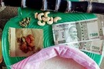 பொங்கல் பரிசில் குறையா? இந்த எண்ணில் புகார் அளிக்கலாம்..!
