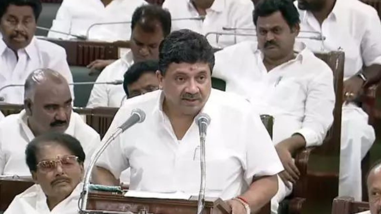 தமிழில் தேர்ச்சி பெறாமல் அரசுப் பணிகளில் அமர முடியாது - சட்டப்பேரவையில் சட்ட மசோதா தாக்கல்!