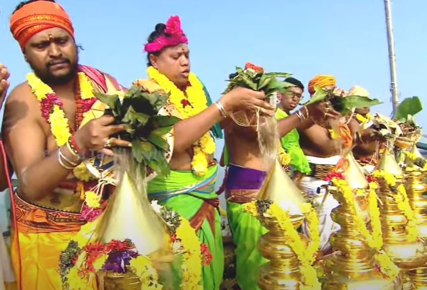  தமிழ்க் கடவுள் முருகனின் அறுபடை வீடுகளில் மூன்றாம் படை வீடான பழனியில் 16 ஆண்டுகளுக்குப் பிறகு குடமுழுக்கு இன்று நடைபெற்று முடிந்தது.