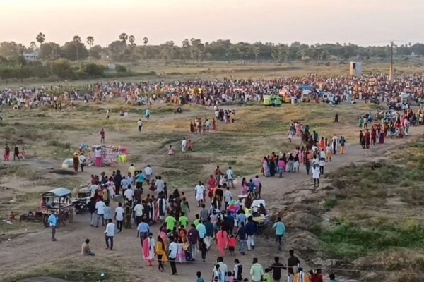 குடும்பம், குடும்பமாக குவிந்த மக்கள்..