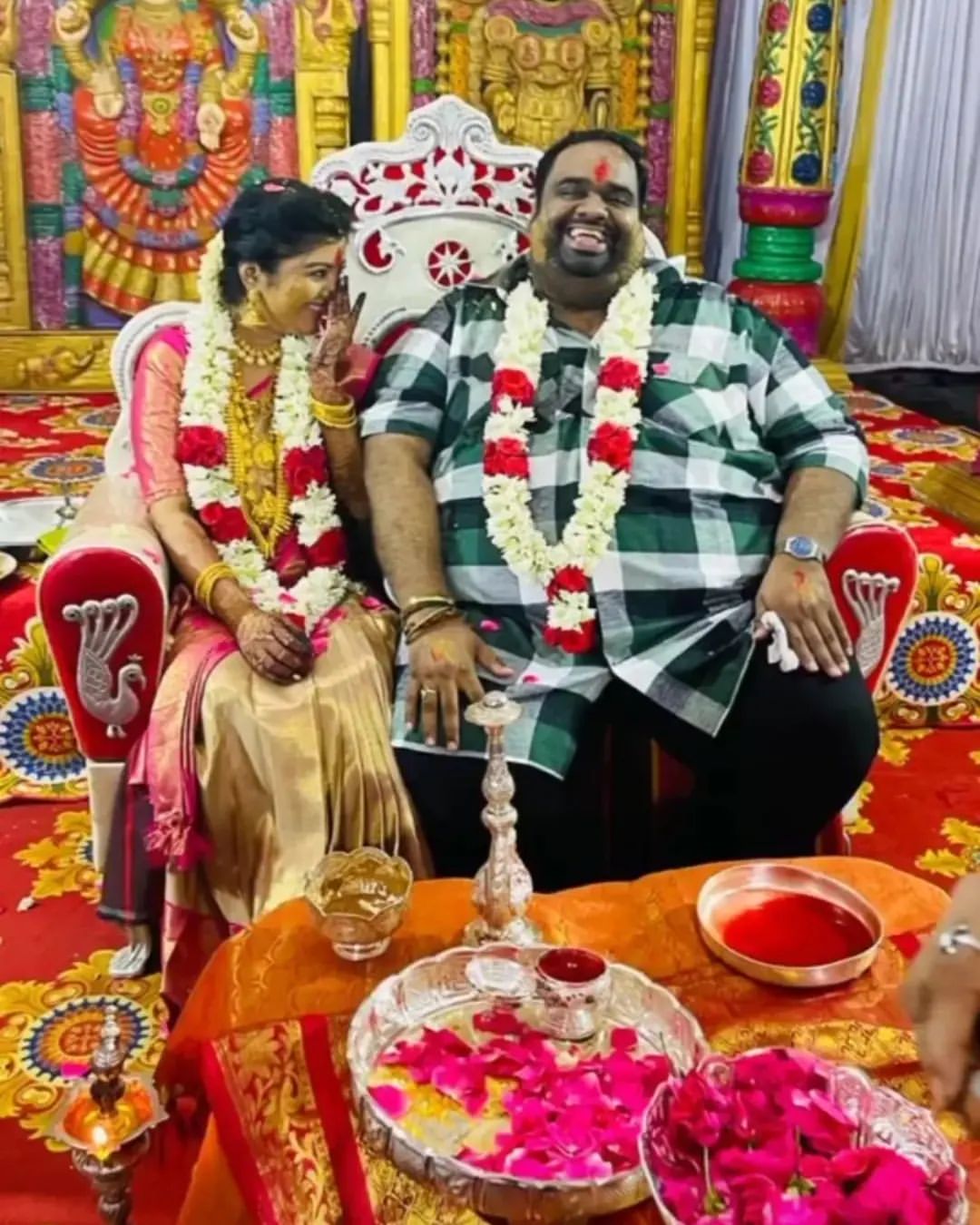  அந்த நேரத்தில் அவர்களின் திருமணம் குறித்த செய்தி இணையத்தில் அதிகமாக பேசப்பட்டது. அதனை தொடர்ந்து அவர்கள் வெளியிடும் படங்களும் சமூக வலைதளங்களில் அதிகமாக பகிரப்பட்டு வந்தது.