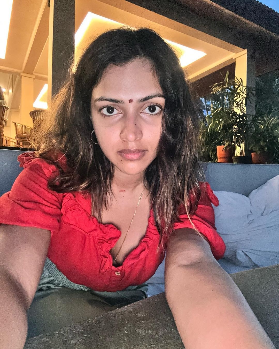  இந்நிலையில், தற்போது இந்தோனேஷியாவில் உள்ள பாலி தீவிற்கு உள்ள ஆசிரமத்திற்கு அமலா பால் சென்றுள்ளார். அங்கு தங்கி தியானம், வழிபாடு, யோகம், போதனை உள்ளிட்ட பல பயிற்சிகளை அவர் பெறுவதாக கூறப்படுகிறது.