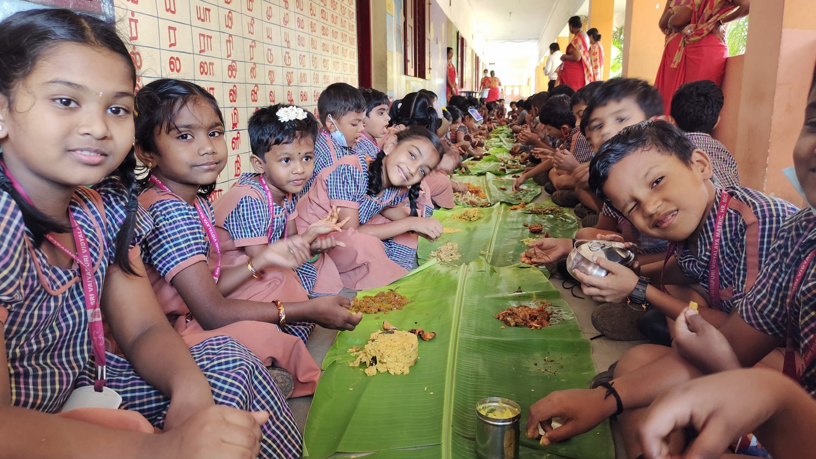 காய்கறிகளின் நன்மை என்ன? வித்தியாசமாக கிளாஸ் எடுத்த ஆசிரியர்கள்!