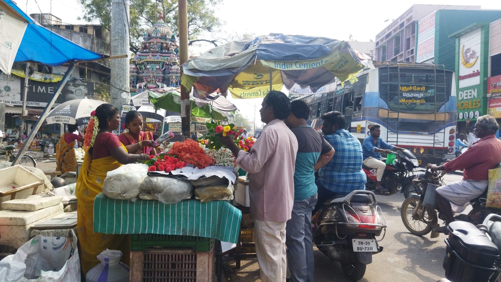 காதலர் தினத்தை முன்னிட்டு கிடுகிடுவென உயர்ந்த ரோஜா பூக்கள் விலை!