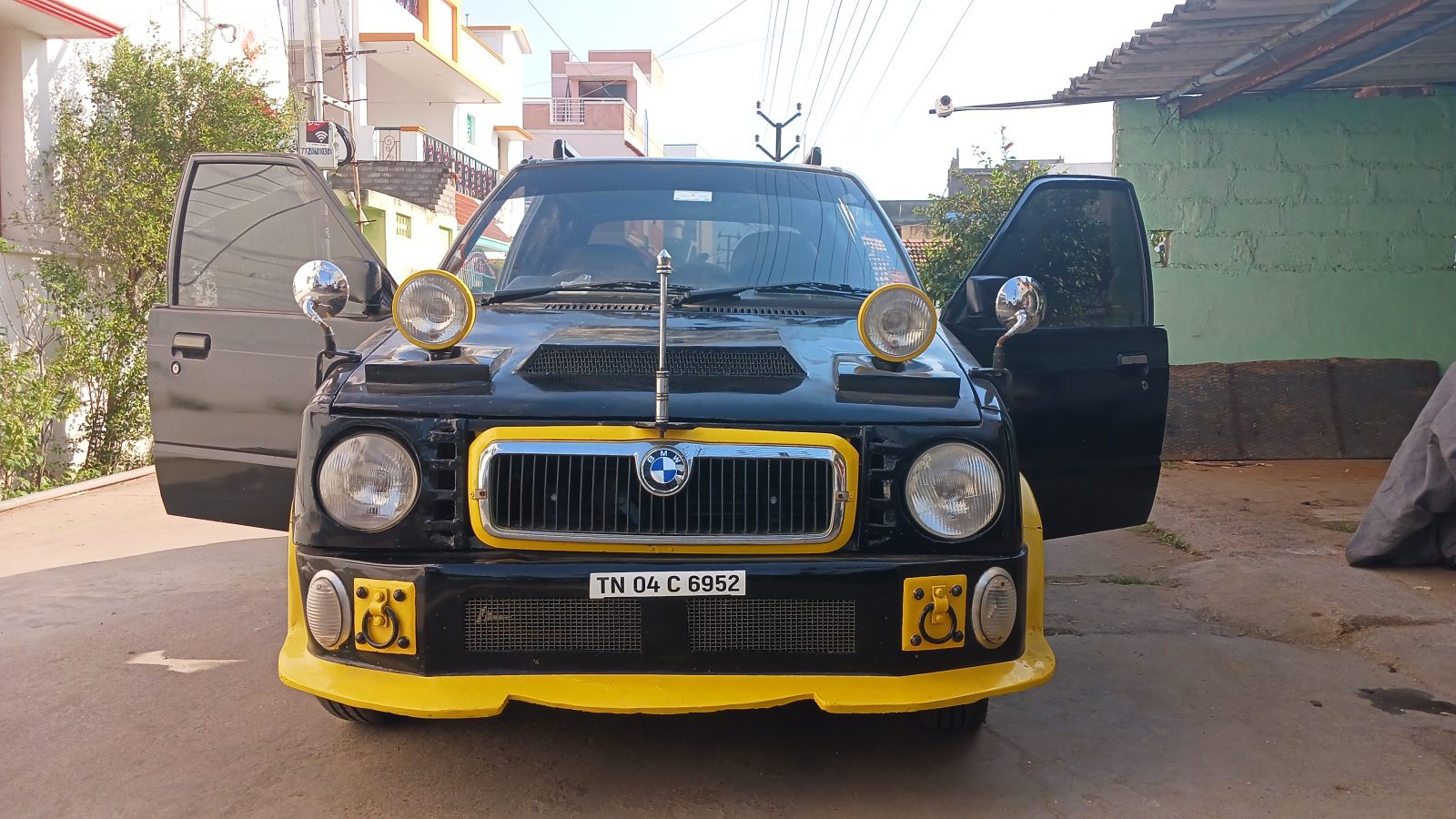 மாருதி 800ஆ.. இல்ல பி.எம்.டபிள்யூ வா? நாமக்கல் வாசிகள் குழப்பம்!