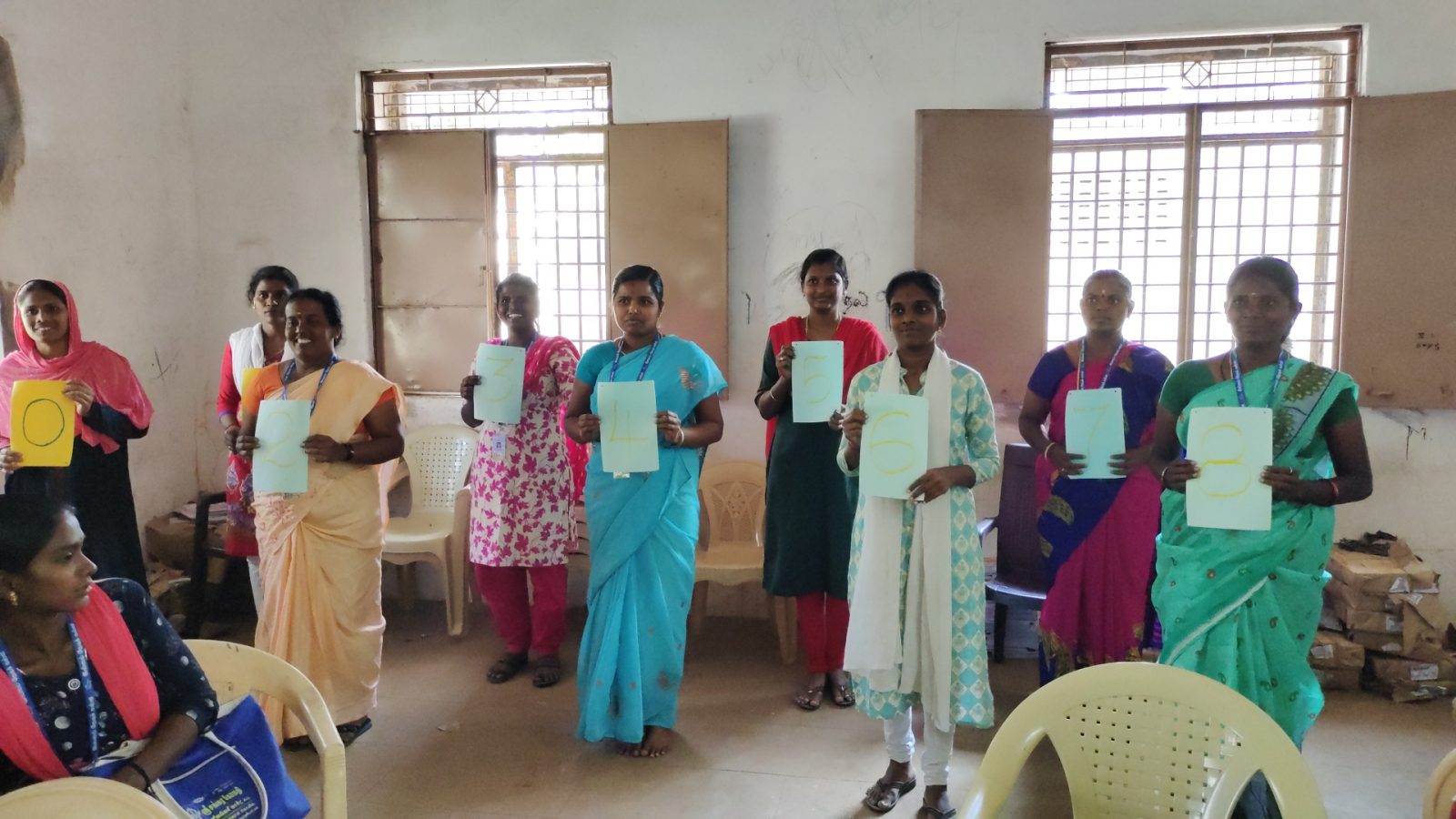 குழந்தைகளாக மாறி பாடம் கற்ற ஆசிரியர்கள்.. சங்கரன்கோயிலில் இல்லம் தேடி கல்வி திட்டத்தின் கீழ் பயிற்சி..