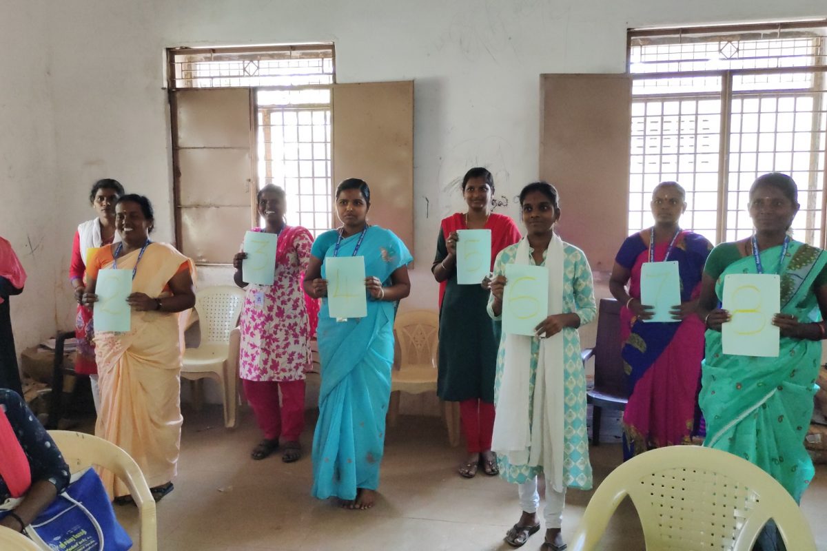 சங்கரன்கோயிலில் குழந்தைகளாக மாறி  பாடம் கற்ற ஆசிரியர்கள்
