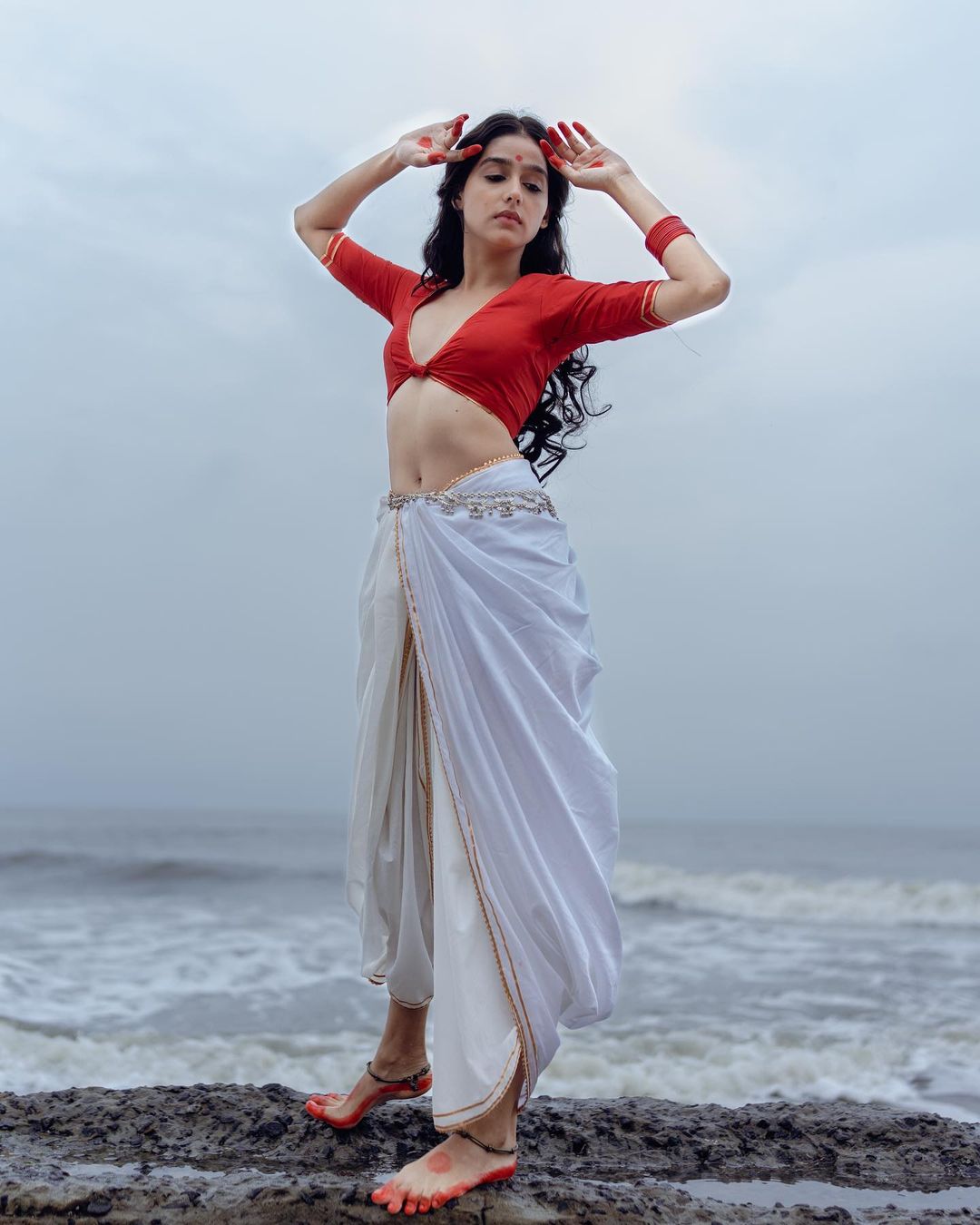  கடைசியாக தமிழில் திரிஷாவுடன் இணைந்து அனஸ்வரா நடித்திருந்த ராங்கி படம் திரையரங்குகளில் வெளியாகியிருந்தது. மலையாளத்தில் பெரும் வெற்றிபெற்ற பெங்களூர் டேஸ் படத்தின் ஹிந்தி ரீமேக்கில் அனஸ்வரா நடித்துவருகிறார்.