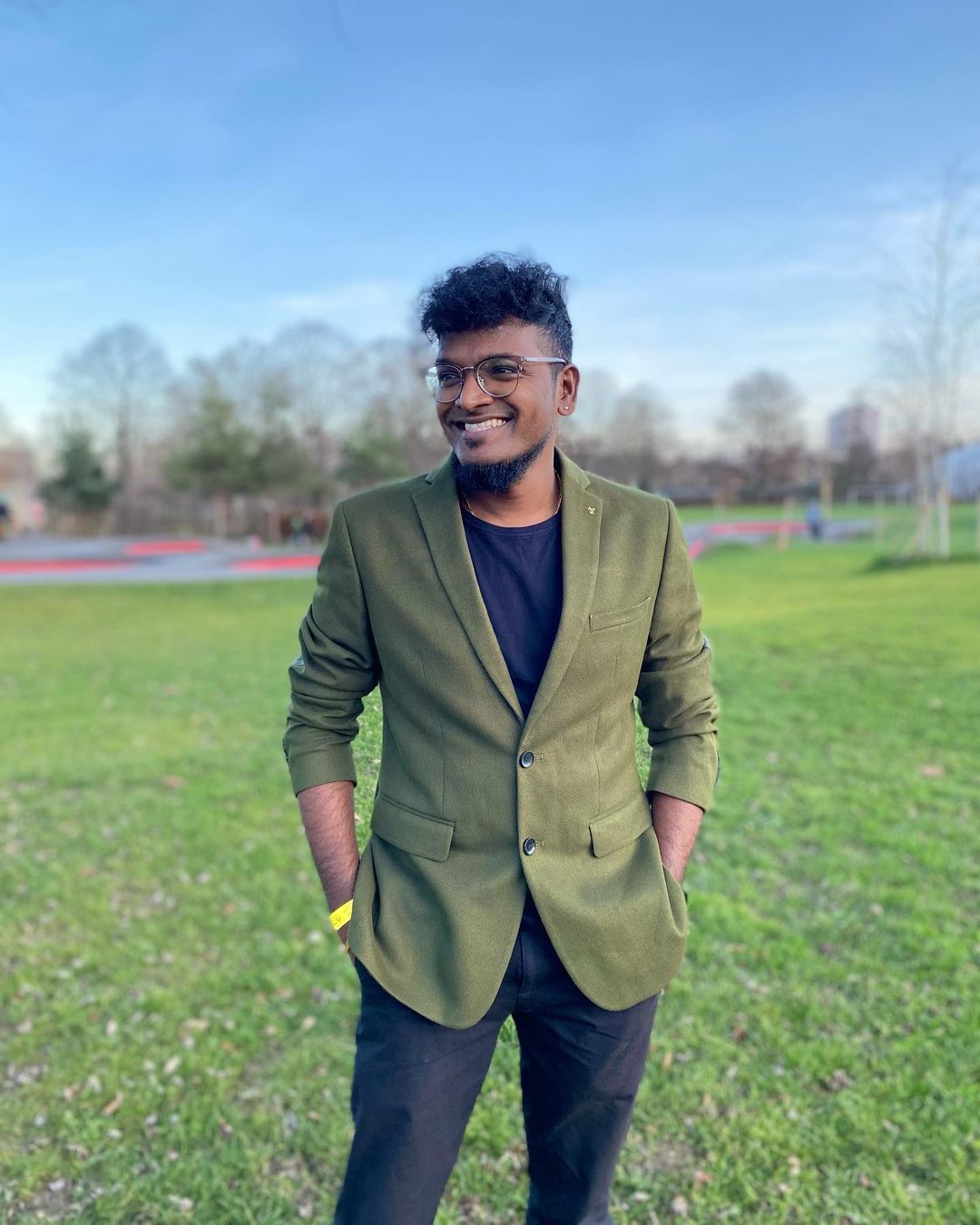  விஜய் டிவியின் சூப்பர் சிங்கர் நிகழ்ச்சியின் மூலம் பிரபலமானவர் பாடகர் அஜய் கிருஷ்ணா.