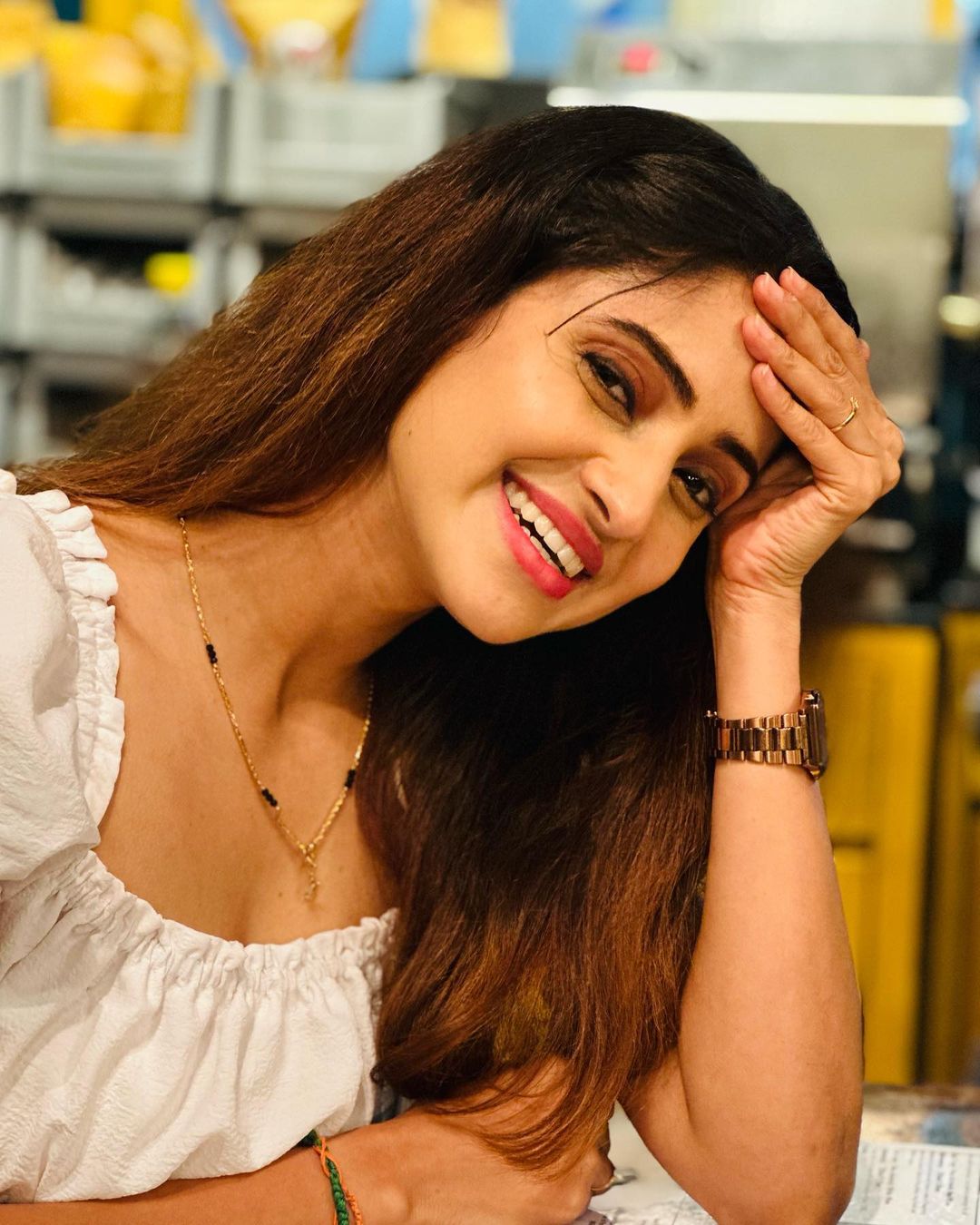  விஜய் டிவியில் ஒளிபரப்பான பிக்பாஸ் சீசன் 6 நிகழ்ச்சியில் போட்டியாளராக களமிறங்கினார்.