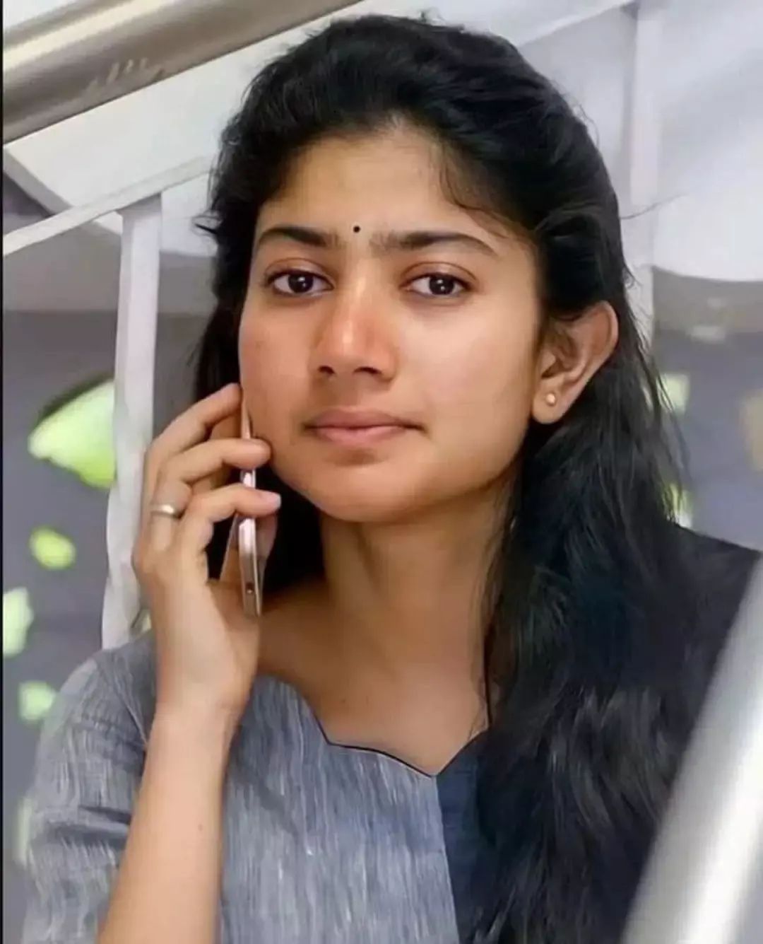  வாரிசு படத்தில் விஜய்க்கு ஜோடியாக நடிக்க சாய் பல்லவியை படக்குழுவினர் அணுகினார்களாம்.