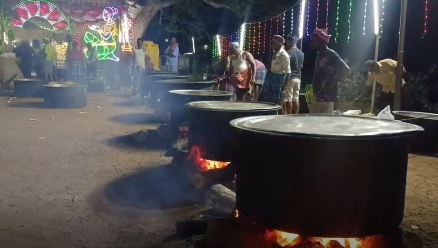  இந்த விழாவிற்காக தமிழகம் முழுவதும் உள்ள முனியாண்டி விலாஸ் ஹோட்டல்களுக்கு இரண்டு நாட்கள் விடுமுறை விடப்படும். இந்த விழா குறித்து பேசிய பக்தர்கள் ஒருவர்,  முனியாண்டி சுவாமியை வணங்கினால் வேண்டுதல் அனைத்தும் நிறைவேறும்  வேண்டுதல் நிறைவேறியதற்காக பக்தர்கள் காணிக்கையாக வழங்கிய ஆடுகள் மற்றும் கோழிகள் பலியிட்டு அசைவ பிரியாணி தயார் செய்து ஜாதி மத பேதமில்லாமல் வழங்கப்படுவது வழக்கம் என தெரிவித்தார்.