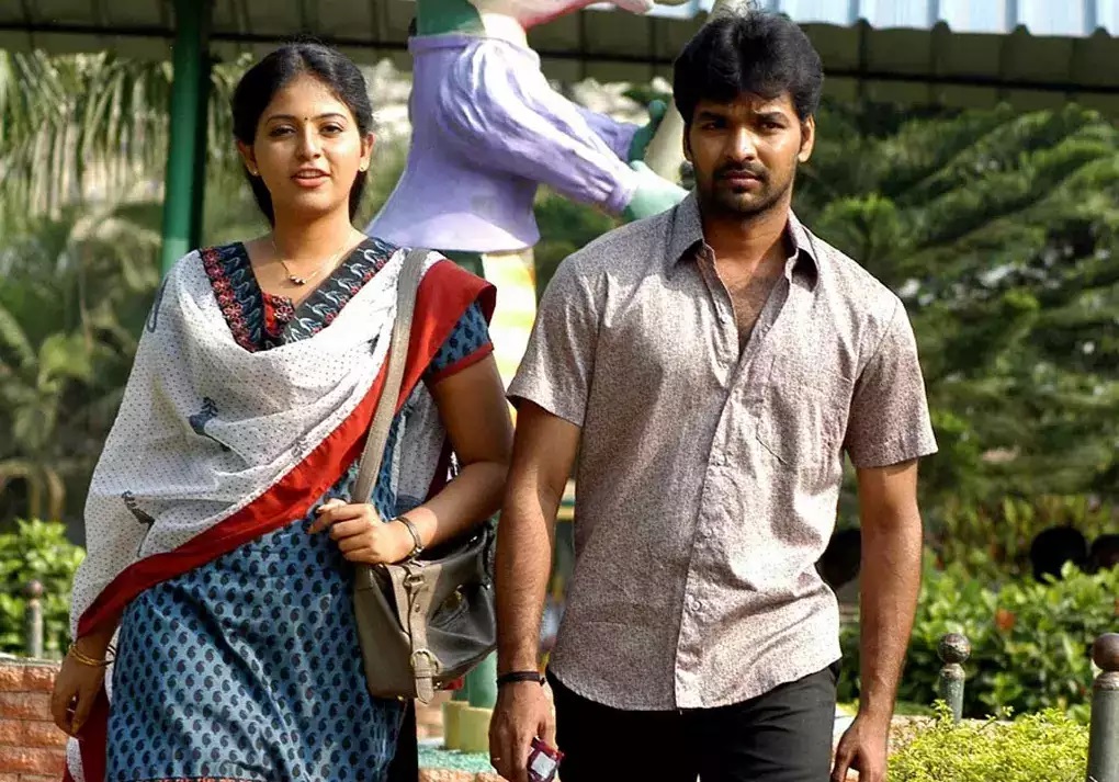  எங்கேயும் எப்போதும், ராஜா ராணி, மான் கராத்தே போன்ற படங்களையும் ஏ.ஆர்.முருகதாஸ் தயாரித்திருக்கிறார்.