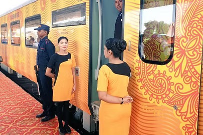  ,[object Object],  : 7 நாட்களைக் கொண்டதாக இருக்கும். முதலில் ராமரின் பிறப்பிடமான அயோத்தியாவுக்கு இந்த ரயில் செல்லும். அங்கு பக்தர்கள் ராமர் கோவிலிலும், ஹனுமான் கோவிலிலும் தரிசனம் செய்யலாம். அதேபோல, நந்திகிராம் பகுதியில் உள்ள பாரத் கோவிலிலும் தரிசிக்கலாம்.