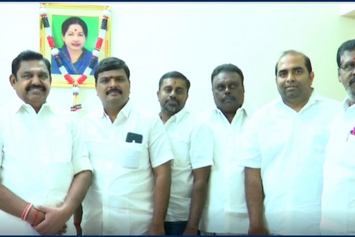 ஈபிஎஸ் முன்னிலையில் அதிமுகவில் இணைந்த ஓபிஎஸ் ஆதரவாளர்கள்