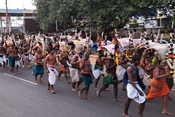 பழனி கோவிலில் குவியும் பாதயாத்திரை பக்தர்கள்... அழகிய படங்கள்!