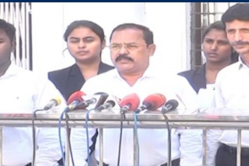 தலைமை தேர்தல் ஆணையரிடம் மனு அளித்த தேமுதிக வழக்கறிஞர்
