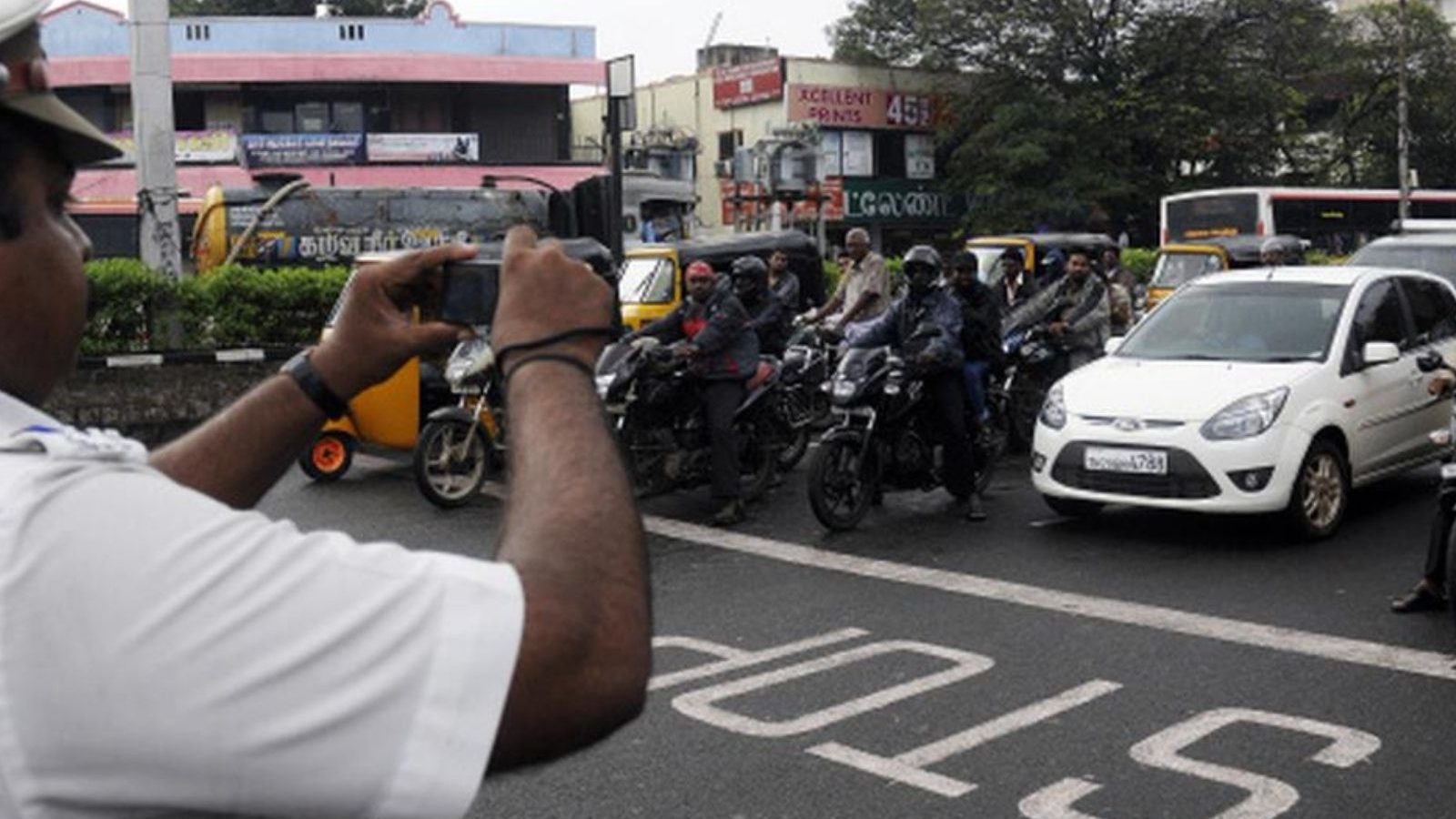 வாகன ஓட்டிகளே உஷார்! ஸ்டாப் லைன் கோட்டைத்தாண்டினால் ரூ.500 அபராதம் - சென்னை போலீசாரின் அடுத்த அதிரடி!