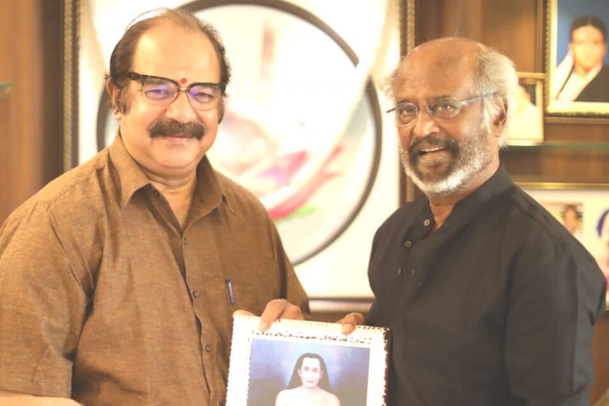 இயக்குநர் சுரேஷ் கிருஷ்ணாவுடன் ரஜினிகாந்த்