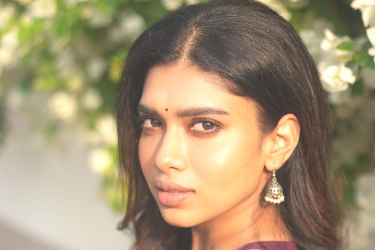 ஓ! இவரைத் தான் துஷாரா காதலிக்கிறாரா? இன்ஸ்டா பதிவால் ரசிகர்கள் கேள்வி