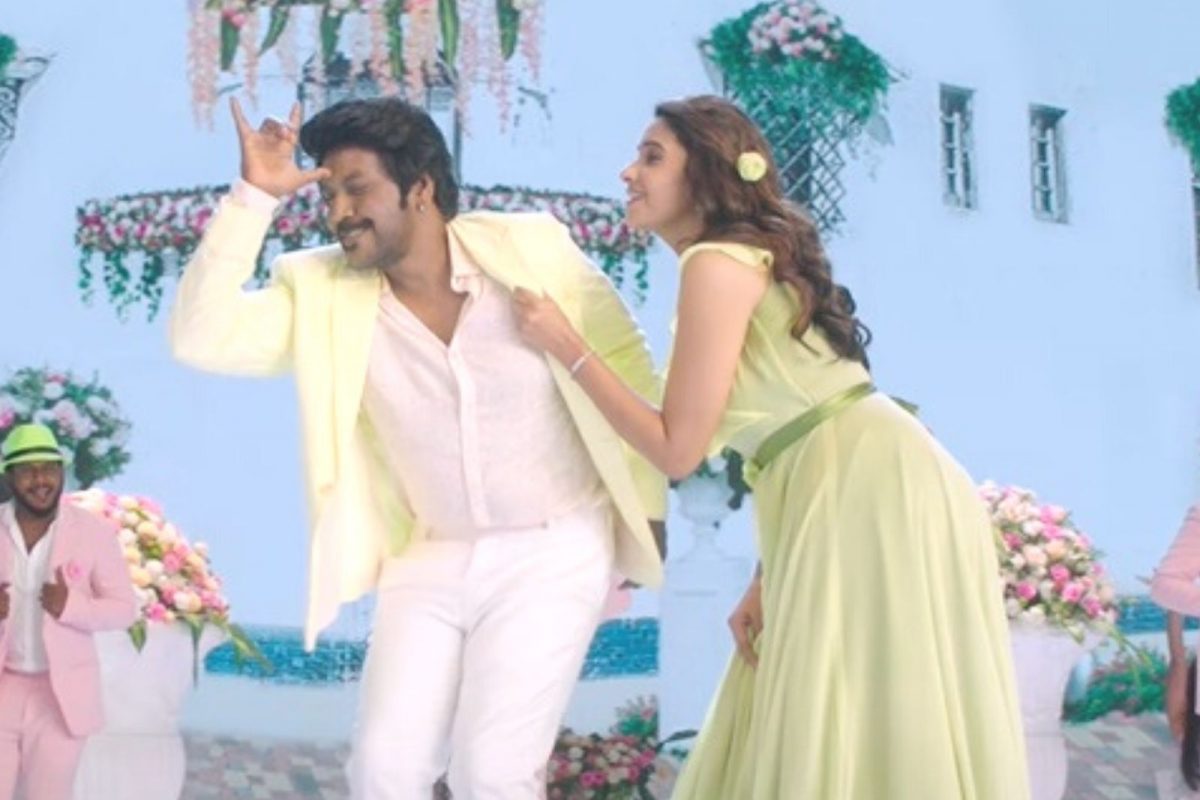 ருத்ரன் பட பாடாத பாட்டெல்லாம் பாடலில் ராகவா லாரன்ஸ் - பிரியா பவானி ஷங்கர்