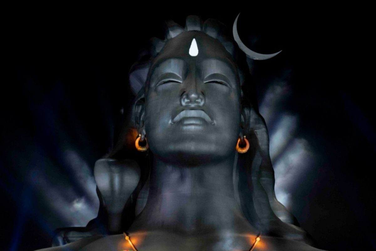 மகா சிவராத்திரி... ஈஷா யோகா மையத்துக்கு படையெடுத்த நடிகைகள்..!