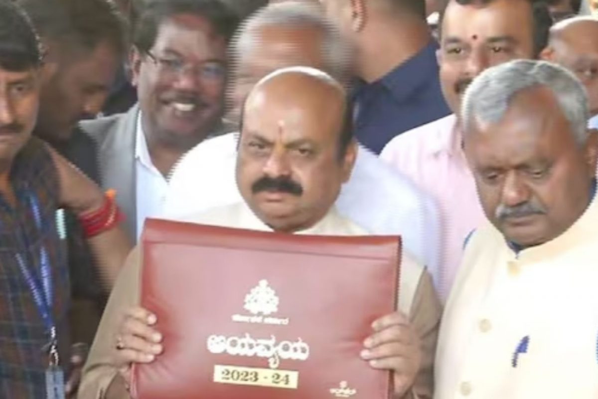 கர்நாடக முதலமைச்சர் பொம்மை
