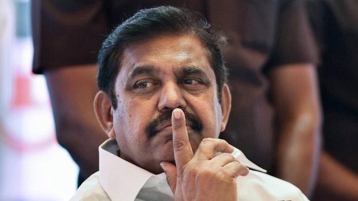  ,[object Object],எடப்பாடி கே.பழனிசாமி, நடிகர், நிகழ்ச்சி தொகுப்பாளர், சமூக சேவகர் என பன்முகம் கொண்டவர் மயில்சாமி. எம்ஜிஆரின் தீவிர பற்றாளரான மயில்சாமி தீவிர இறை நம்பிக்கையும் கொண்டவர். மயில்சாமியை இழந்துவாடும் அவரது குடும்பத்தினருக்கு ஆழ்ந்த இரங்கல் என்று தெரிவித்துள்ளார்.