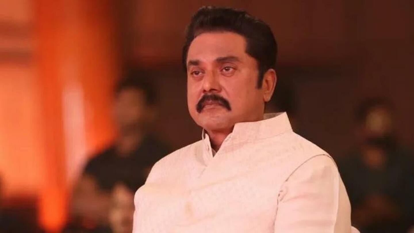  நடிகர் சரத்குமார் தனது ட்விட்டர் பக்கத்தில், எனது அன்பு நண்பரும் மிகச்சிறந்த மனிதரும் தமிழ் திரையுலகின் முன்னணி நகைச்சுவை நட்சத்திரமும் சிறந்த விரிவுரையாளருமான மயில்சாமி திடீர் உடல் நலக்குறைவால் மறைந்த செய்தி பேரதிர்ச்சியும், தீராத மன வேதனையும் அளிக்கிறது என்று குறிப்பிட்டுள்ளார்.