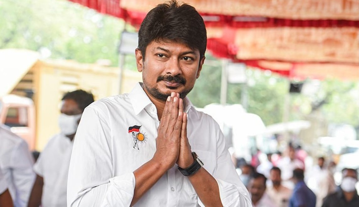  அமைச்சர் உதயநிதி ஸ்டாலின், அண்ணன் மயில்சாமியின் மறைவு மிகுந்த வேதனையளிக்கிறது. சிறந்த குணச்சித்திர நடிகர், எளிய மனிதர்கள் மீது பேரன்பு கொண்டவர். ரசிகர்களின் அன்பைப் பெற்ற அண்ணன் என்றென்றும் நினைவு கூறப்படுவார். அவரை இழந்து தவிக்கும் குடும்பத்தினருக்கு ஆதரவையும் ஆறுதலையும் தெரிவித்துக்கொள்கிறேன் என்று பதிவிட்டுள்ளார்.