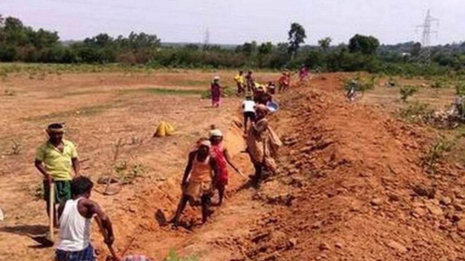 100 நாள் வேலைத் திட்டத்துக்கு சிக்கல்?! நிதி குறைந்ததால் கிராமப்புற வேலைவாய்ப்பு குறையுமா?