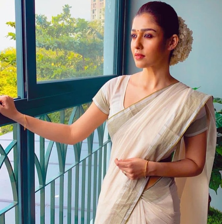 அது கமர்ஷியல் படம். யதார்த்தமான படத்துக்கும் கமர்ஷியல் படங்களுக்கும் வித்தியாசம் இருக்கிறது. யதார்த்த படங்களில் அந்த கேரக்டர் எப்படி இருக்க வேண்டுமோ அப்படி இருந்தால் போதும். அதில் என் இயக்குநர் இவ்வளவு சோகம் வேண்டாம் என்று என்னை அப்படி நடிக்க வைத்தார் என்று விளக்கமளித்திருந்தார்.