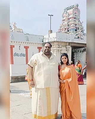  இந்த நிலையில்  தை பூசத்தை முன்னிட்டு தனது இன்ஸ்டாகிராம் பக்கத்தில் கோயில் ஒன்றில் தனது மனைவி மகாலட்சுமியுடன் எடுக்கப்பட்ட புகைப்படங்களைப் பகிர்ந்த ரவீந்திரன், தை பூசம் - நாங்கள் நேசிக்கும் உறவுகளுக்கு மட்டும் இல்லை. எங்களை நேசிக்கும் உறவுகளுக்காகவும் வேண்டி கொண்டோம் என்று குறிப்பிட்டுள்ளார்.