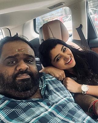  ,[object Object],திருமணத்துக்கு பிறகு தங்களின் சோஷியல் மீடியா பக்கங்களில் தொடர்ந்து புகைப்படங்களை பதிவிட்டு வருகின்றனர்.
