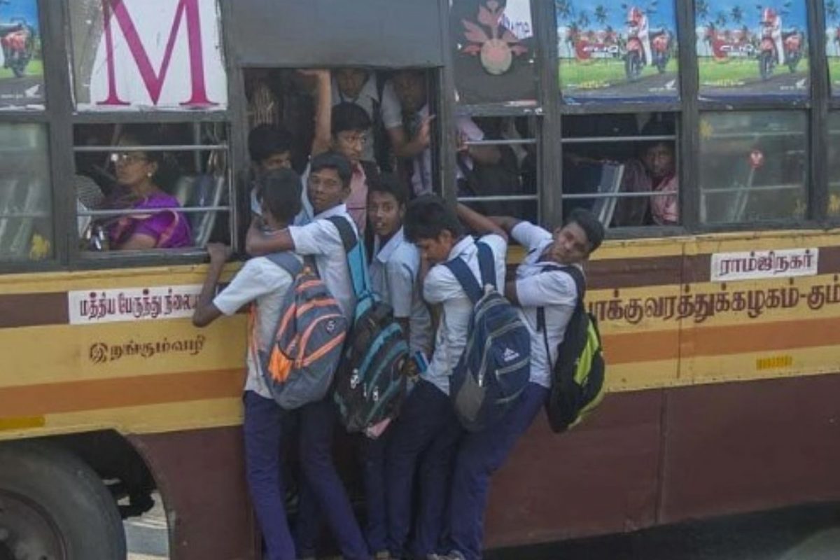 பேருந்துகளில் மாணவர்கள் ஆபத்தான பயணம் - போக்குவரத்து துறை எச்சரிக்கை