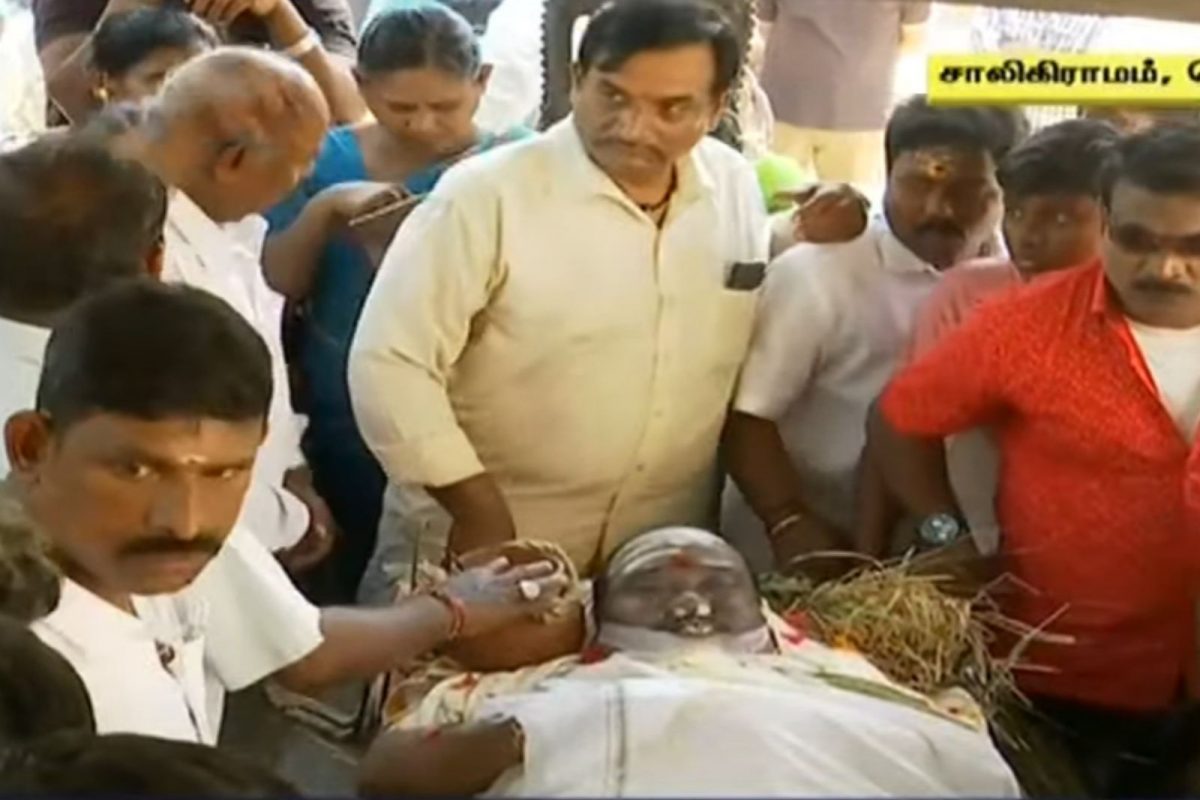 டி.பி.கஜேந்திரன் உடலுக்கு இறுதிச்சடங்கு