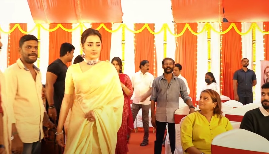  மேலும் கில்லி, திருப்பாச்சி, ஆதி, குருவி போன்ற படங்களுக்கு பிறகு 5வது முறையாக விஜய் - திரிஷா ஜோடி தளபதி 67 படத்துக்காக இணையவுள்ளனர்.