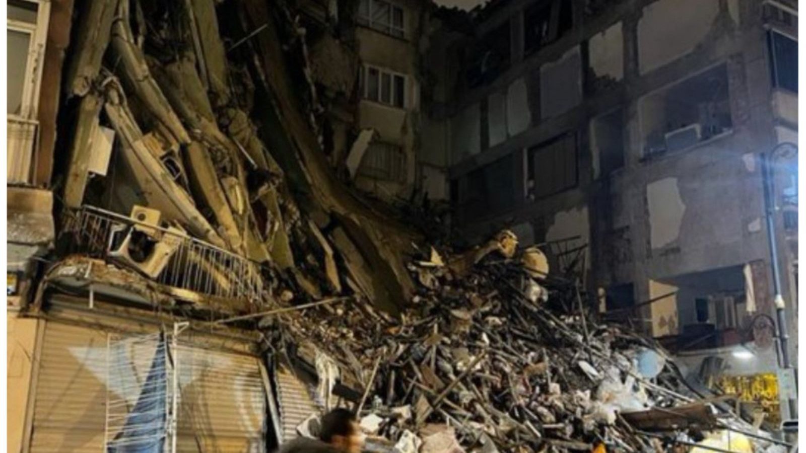 சுனாமி எச்சரிக்கை.. நிலநடுக்கத்தால் உருக்குலைந்த துருக்கி.. 200ஐ தாண்டிய பலி எண்ணிக்கை.. புகைப்படங்கள்!