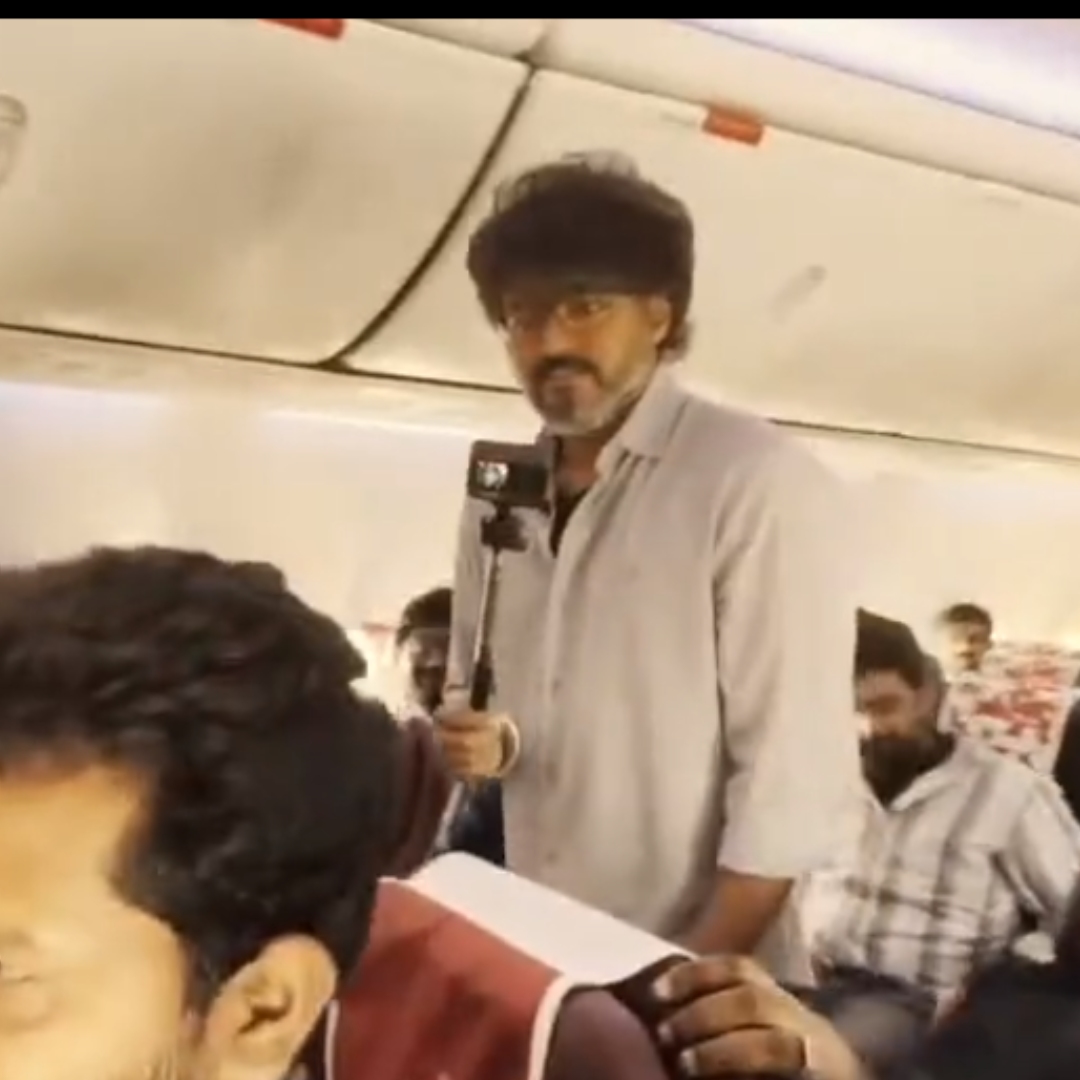  பயண வீடியோக்களை பதிவிடும் யூடியூபர் போல் விஜய் மாறியதால் படக்குழுவினர் உற்சாகம் அடைந்தனர்.