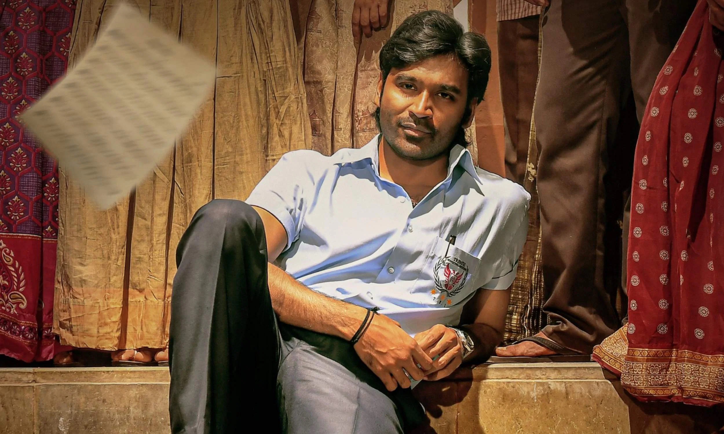  தனுஷுக்கு ஜோடியாக இந்தப் படத்தில் சம்யுக்தா மேனன் நடிக்க, சாய் குமார், தனிகெல்லா பரணி, ஆடுகளம் நரேன், இளவரசு, மொட்ட ராஜேந்திரன் உள்ளிட்டோர் முக்கிய வேடங்களில் நடித்துள்ளனர்.
