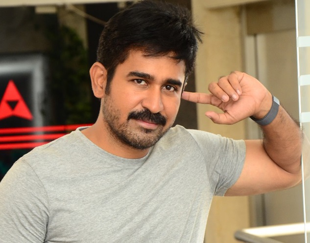  இந்த நிலையில் வடக்கனும் கிழக்கனும் தெற்கனும் மேற்கனும் நம்மைப் போல தன் குடும்பத்தைக் காப்பாற்ற தினமும் போராடி வாழும், இன்னொரு சக ஏழை மனிதன் தான். யாதும் ஊரே யாவரும் கேளீர் என ட்விட்டரில் பதிவிட்டிருந்தார்.