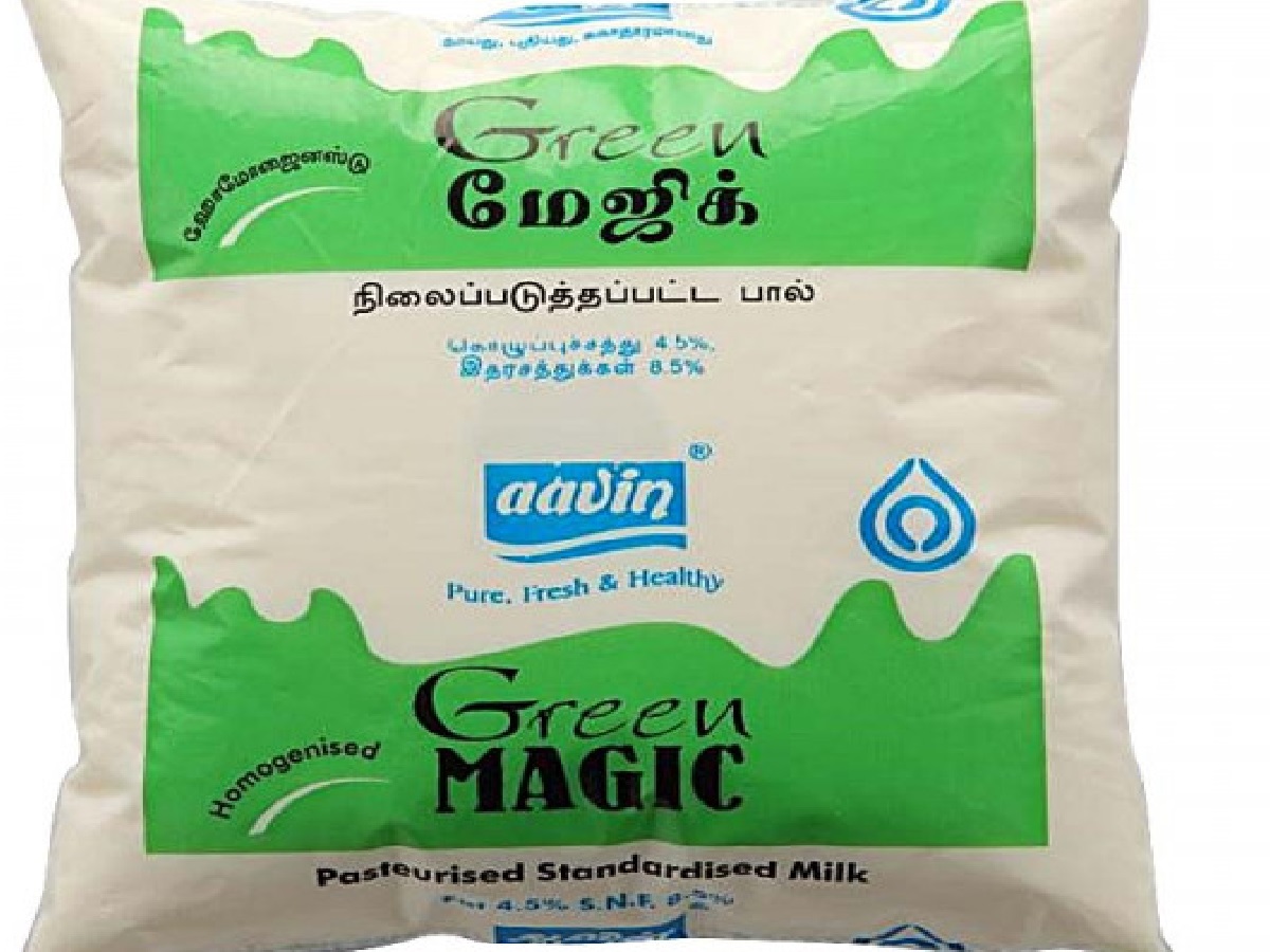  பால் தட்டுப்பாடு காரணமாக பச்சை நிற பாக்கெட்டுகளை குறைக்க ஆவின் நிர்வாகம் முடிவு செய்துள்ளது.