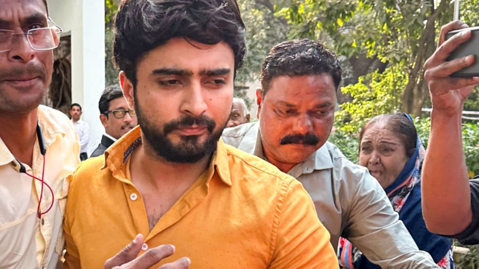 'அந்தரங்க புகைப்படம்.. 3 வருஷம் ஒரே வீடு..' பிக்பாஸ் பிரபலத்தின் கணவர் மீது ஈரான் மாணவி பரபரப்பு புகார்!